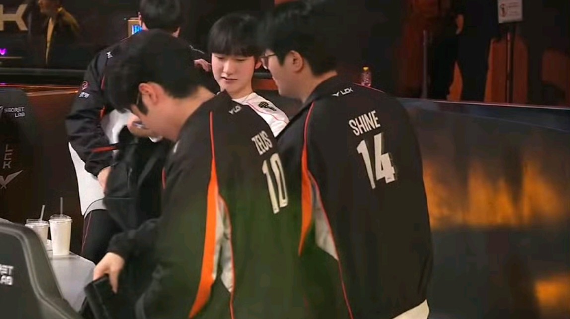 T1绝杀BLG,Deft线上压制力十足顶尖较量全球总决赛,技惊四座 T1绝杀BLG,Deft线上压制力十足顶尖较量全球总决赛,技惊四座