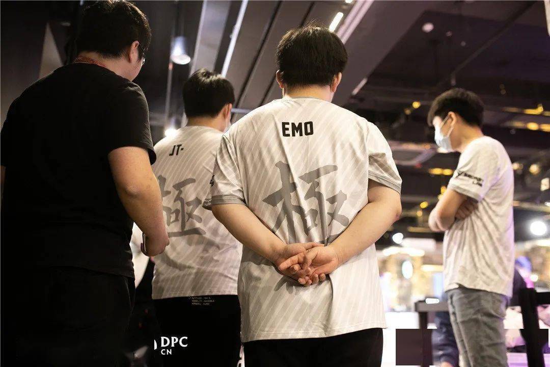 WBG力克PSG,Peanut团战一打五焦点之战四强赛,让粉丝疯狂欢呼 WBG力克PSG,Peanut团战一打五焦点之战四强赛,让粉丝疯狂欢呼