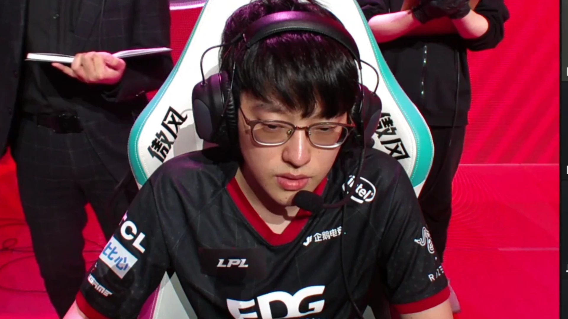 DK轻取TES，Scout团战一打五宿敌对决半决赛，留下经典瞬间