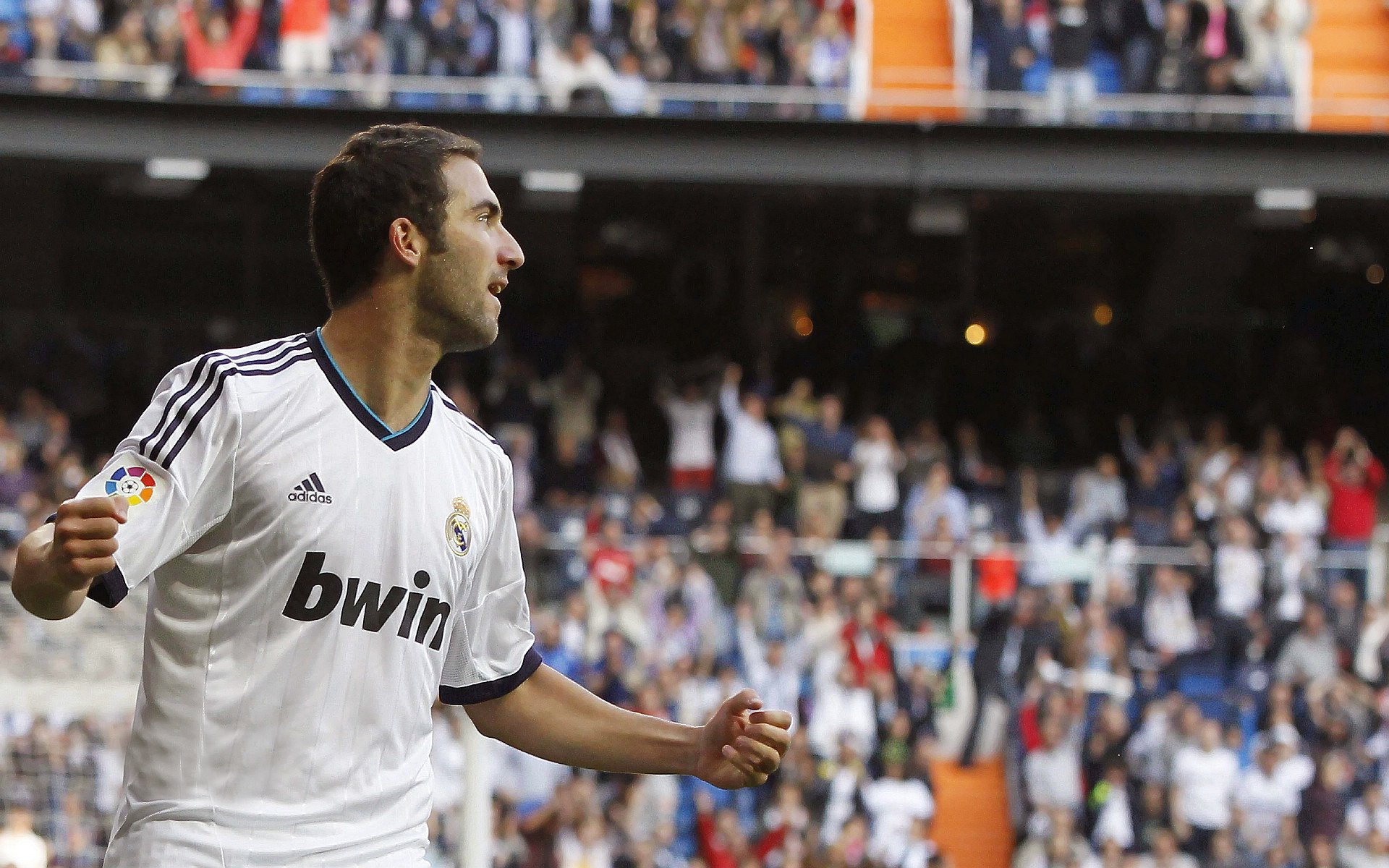 隐形盾牌与破碎锁链,塞维利亚对阵那不勒斯,为何布雷默成了全场的幽灵焦点?